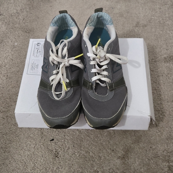 Sneakers - Picture 5 of 8